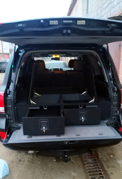 Органайзер для Toyota Land Cruiser 200 (2 выдв.ящика+клав.замки+спальник) Органайзер для Toyota Land Cruiser 200 (2 выдв.ящика+клав.замки+спальник)