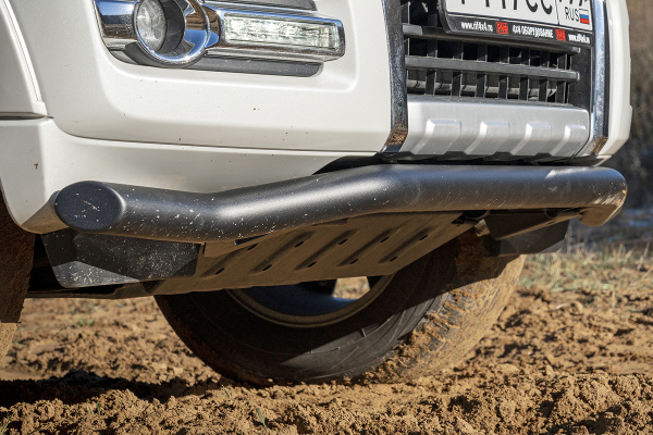 Бампер РИФ силовой передний Mitsubishi Pajero IV под площадку для лебёдки RIFPJR-30000 с защитой радиатора