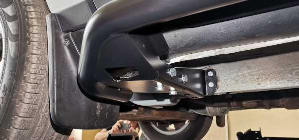 Пороги РИФ силовые Lada Niva Travel (черный алюминий)