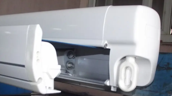 1 Маркиза автомобильная РИФ 2,5х2,0 м кассетная, привод механический, ручной, корпус белый