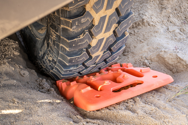 Сэнд-траки пластиковые 108х31 см усиленные, с площадкой под домкрат, красные (2 шт.)