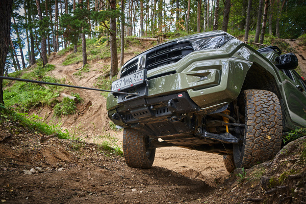 Полубампер РИФ с площадкой под лебедку, защитой радиаторов и буксирными проушинами для TANK 400