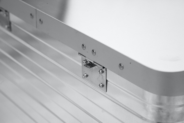 Ящик для инструмента РИФ алюминиевый 568х377х360 мм (ДхШхВ) Ящик для инструмента РИФ алюминиевый 568х377х360 мм (ДхШхВ)