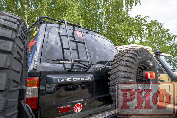 Лестница РИФ для Toyota Land Cruiser 105