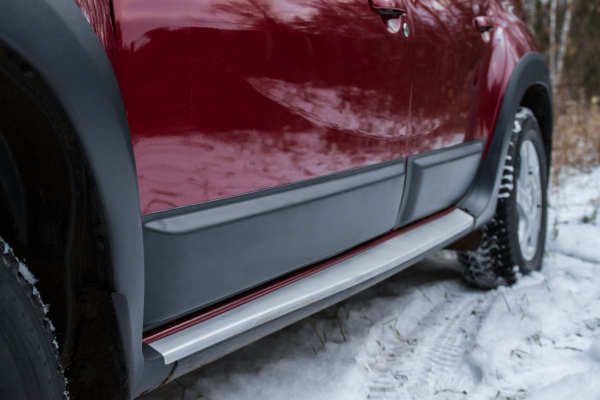 Молдинги на двери Renault Duster 2010+