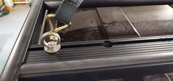 Крепеж для крепления груза к алюминиевому багажнику (платформе) РИФ