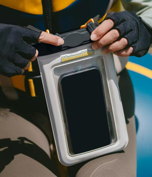 Гермочехол Naturehike плоский для телефона 23х13,5 см., бело-зеленый