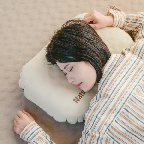 4 Подушка надувная Naturehike 52х32x12 см, бежевая