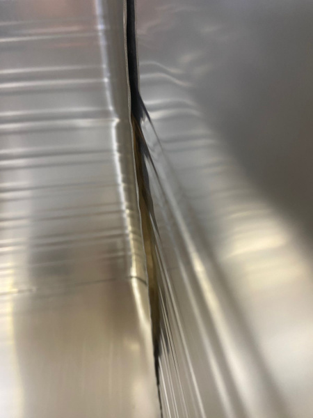 1 Ящик алюминиевый РИФ усиленный с замком 782х585х622 мм (ДхШхВ) (уценка) 1 Ящик алюминиевый РИФ усиленный с замком 782х585х622 мм (ДхШхВ) (уценка)