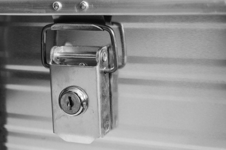 Ящик алюминиевый РИФ с замком 902х495х379 мм (ДхШхВ)