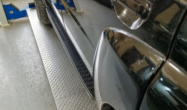 Пороги РИФ силовые Nissan Patrol Y61 2004+ (АКПП)