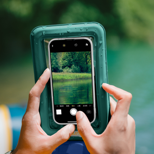 3 Гермочехол Naturehike плоский для телефона 23х13,5 см., зеленый