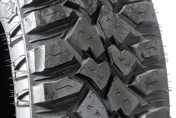 Шина Mickey Thompson LT265/70R17 Deegan 38 MT 121/118Q OWL