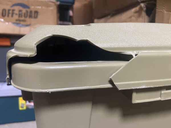 1 Ящик экспедиционный IRIS RV BOX 400, хаки, 28 литров 42x37,5x33 см. (уценка)